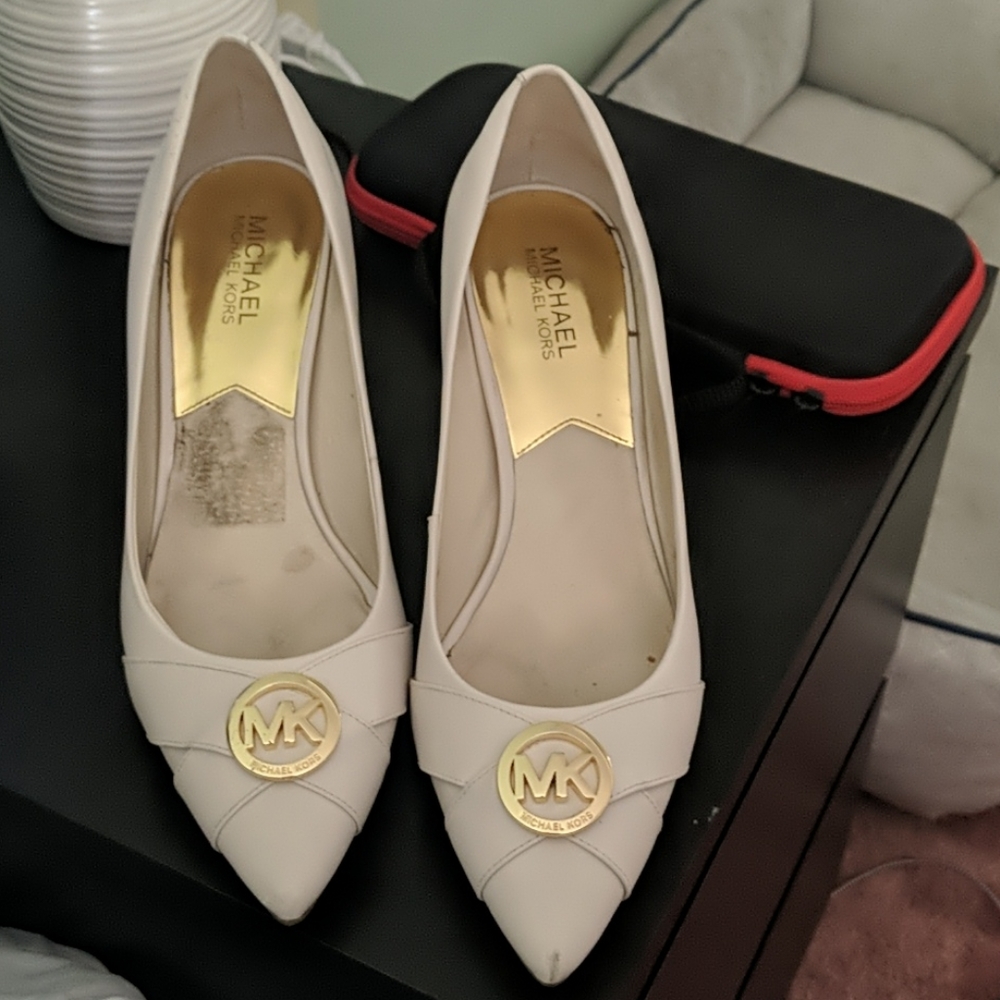 Michael Kors Caroline charm pump